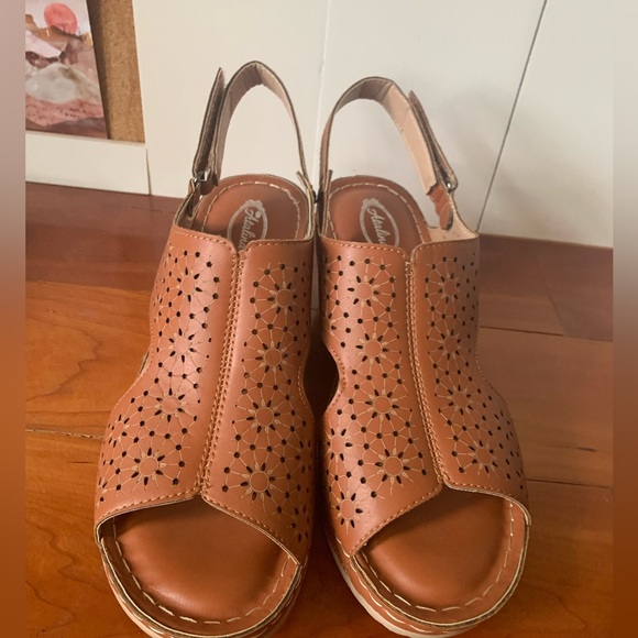 Wedges neutral - Picture 2 of 3